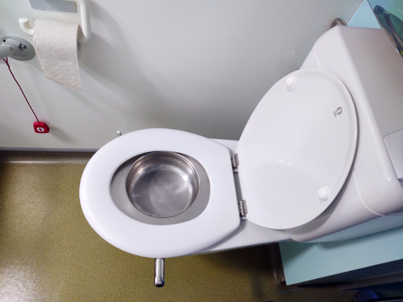 Photo du bassin dans les toilettes